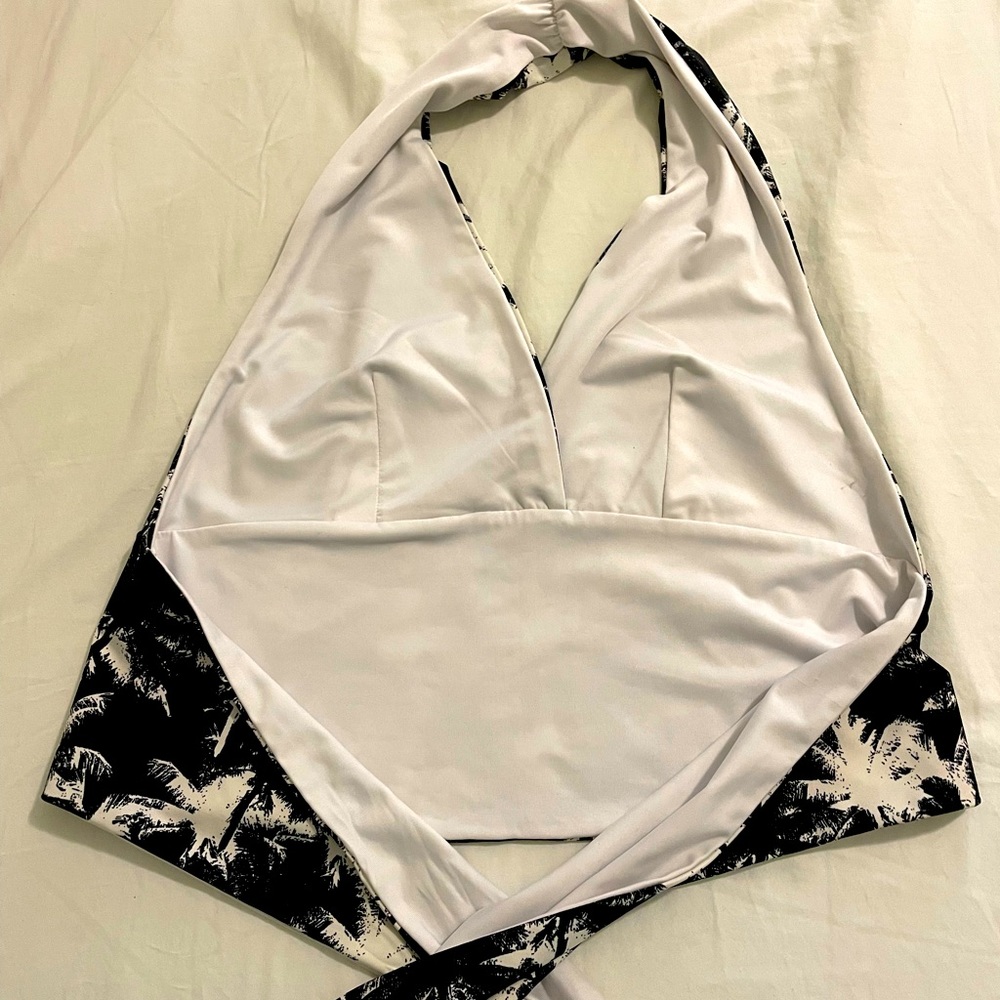 Reversible top.